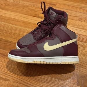 High top Nike Dunks